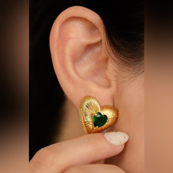 18K Gold Plated Vintage Heart Earrings*Green Emerald Swarovski Crystal*ML - Picture 3 of 6